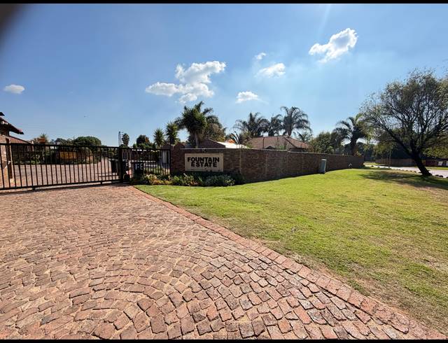 2 BEDROOM TOWNHOUSE FOR SALE IN ANDEON